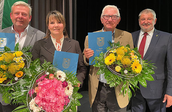 Ehrenamtspreisträger 2021 mit Bürgermeister Peter Mühle Ehrenamtspreisträger 2021 mit Bürgermeister Peter Mühle