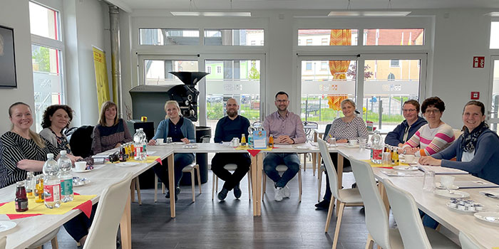 Die Auswertungsrunde mit Vertretern der beteiligten Unternehmen und der Schillerschule Die Auswertungsrunde mit Vertretern der beteiligten Unternehmen und der Schillerschule