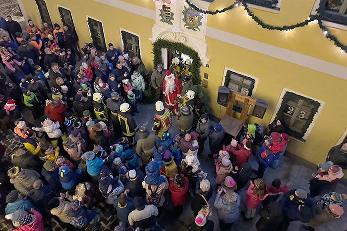 Kinder weckten den Weihnachtsmann Kinder weckten den Weihnachtsmann