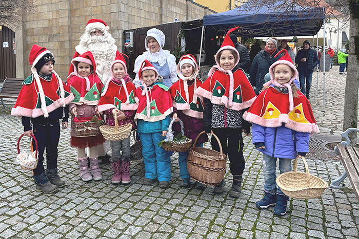 Frau Holle, die Wichtel und der Weihnachtsmann Frau Holle, die Wichtel und der Weihnachtsmann