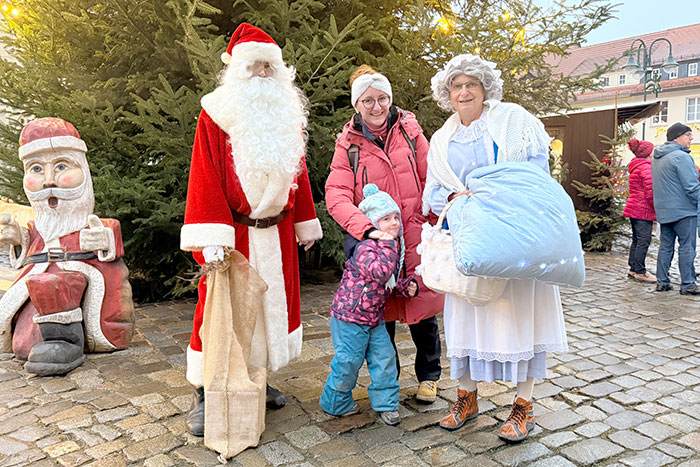 Weihnachtsmann und Frau Holle mit Besucher Weihnachtsmann und Frau Holle mit Besucher